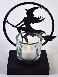 This website focuses on modern Celtic spirituality, druidry, nature veneration, and educational cont.