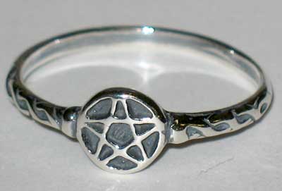 This website focuses on modern Celtic spirituality, druidry, nature veneration, and educational cont.
