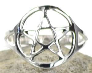 This website focuses on modern Celtic spirituality, druidry, nature veneration, and educational cont.