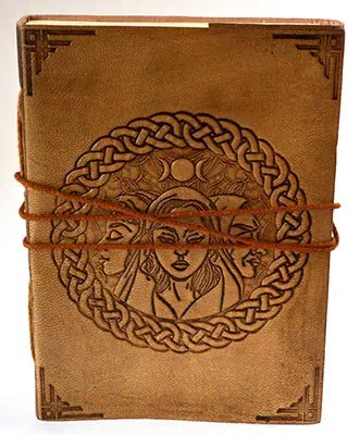This website focuses on modern Celtic spirituality, druidry, nature veneration, and educational cont.