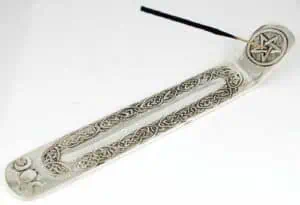 This website focuses on modern Celtic spirituality, druidry, nature veneration, and educational cont.