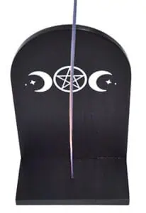 This website focuses on modern Celtic spirituality, druidry, nature veneration, and educational cont.