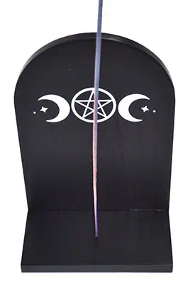 This website focuses on modern Celtic spirituality, druidry, nature veneration, and educational cont.