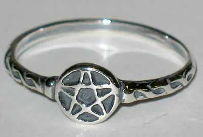 This website focuses on modern Celtic spirituality, druidry, nature veneration, and educational cont.